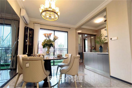 海岱北苑3楼125平三室毛坯带车库90万可按揭